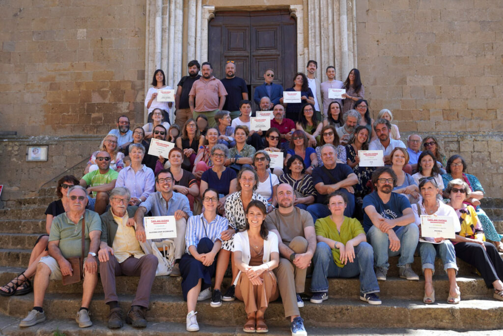 Premiate le proposte che hanno partecipato al bando “Fatti per restare”, promosso in collaborazione con il Teatro Povero di Monticchiello: saranno sostenuti 9 progetti di sviluppo di cooperative già attive e incentivata la costituzione di 4 nuove coop